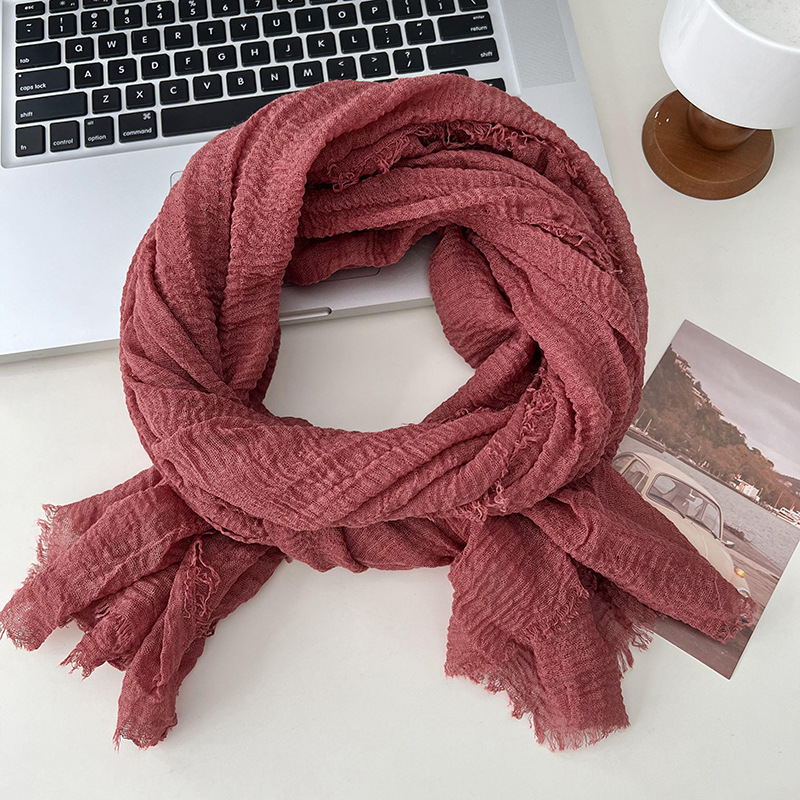 Otoño y invierno bufandas mujeres 2025 nuevo estilo largo de color sólido de alta calidad cuello bufandas cálidas bufandas al por mayor