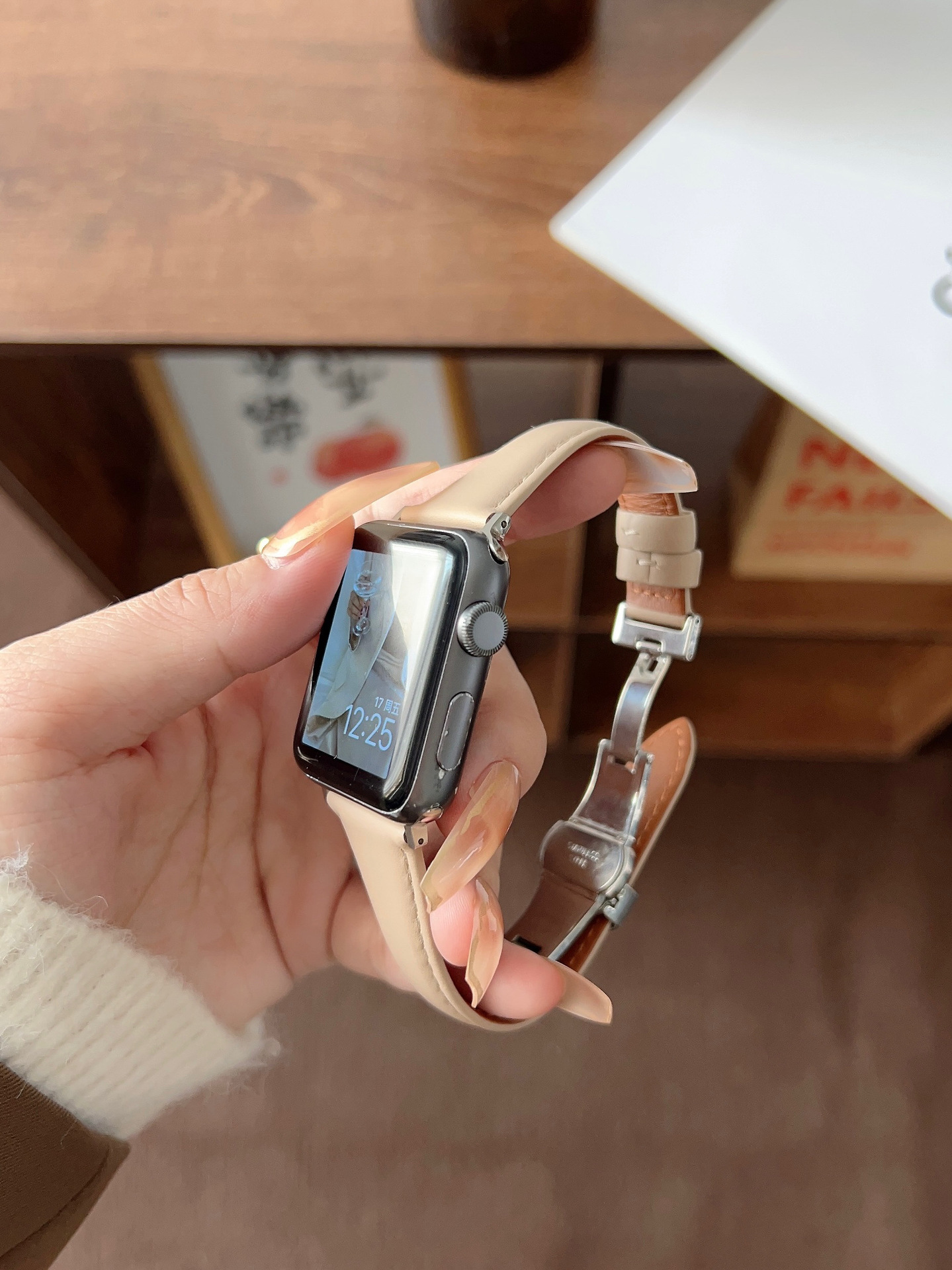 Nueva pequeña cintura adecuada para Apple Watch 8 Correa mariposa hebilla cuero fino watch765432 generación se