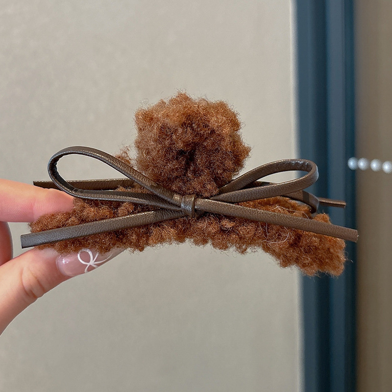 Otoño y invierno curry clip de agarre de cabeza grande clip de cabello tocado clip de tiburón 2025 nuevo peludo de gama alta agarre de cabello