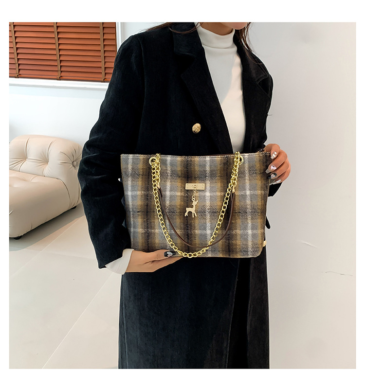 Fashionable woolen trendy striped deer bag for women, new autumn 2024 collection, chain niche single-shoulder crossbody bag undefined