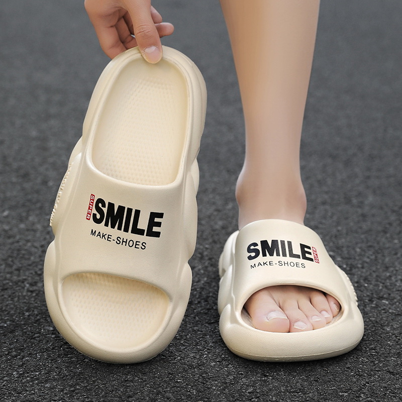 Zapatillas para hombres 2024 nuevo tipo de verano para pisar mierda sensación de fondo grueso zapatillas frías para hombres al aire libre sandálias deportivas de playa antideslizantes