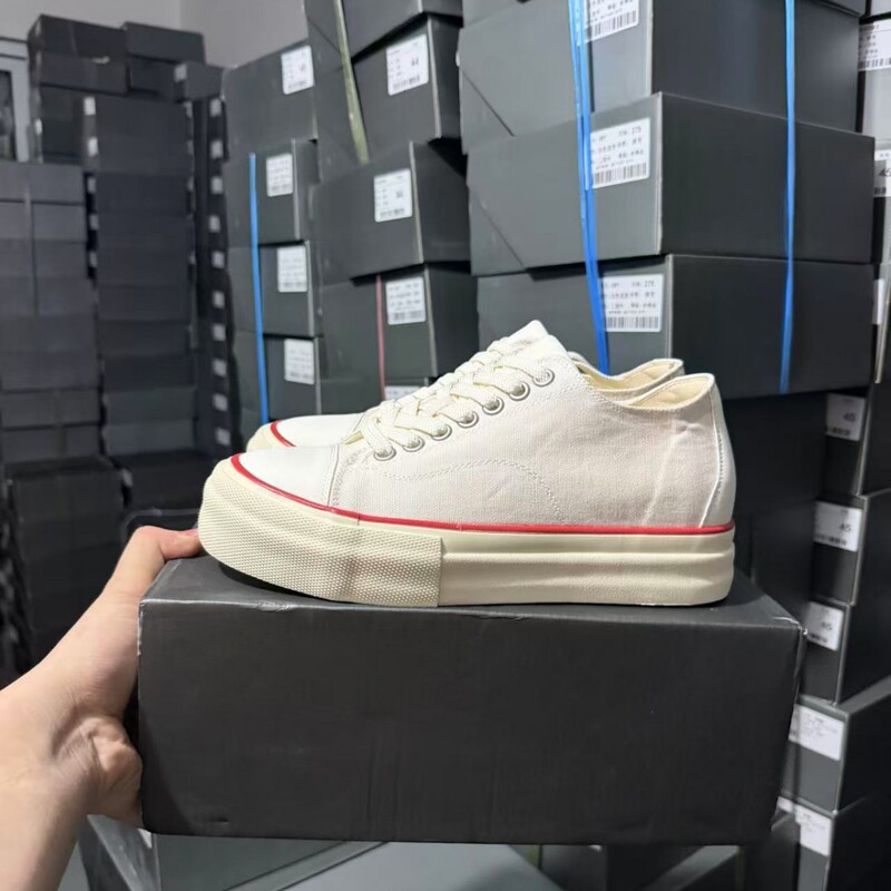 European Men's Shoes 2025 New Canvas Men's Casual Sneakers Lace-Up Lightweight White Shoes European Men's Shoes 2025 New Canvas Men's Casual Sneakers Lace-Up Lightweight White Shoes