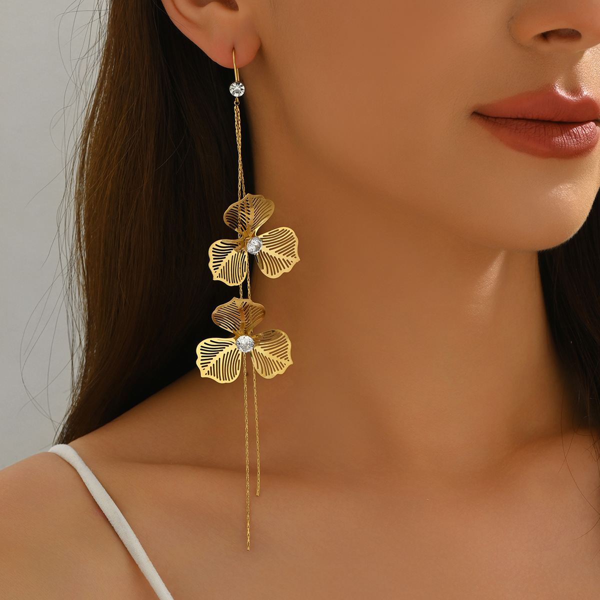 elegant retro sophisticated earrings with tassels with zircon