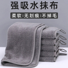 雑巾を厚くして吸水して毛を落とします。