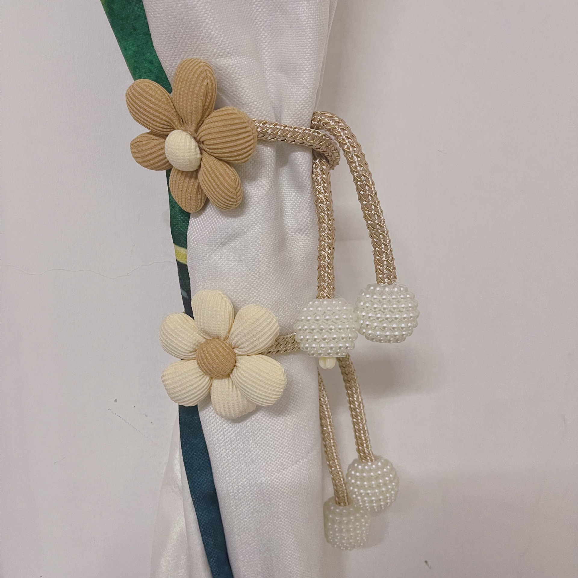 Fermatenda a fiore con perle per decorazione camera bambini_voghion.com