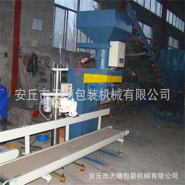 新型敞口袋包装机 安丘包装机械公司 生产石灰粉剂装袋机厂家