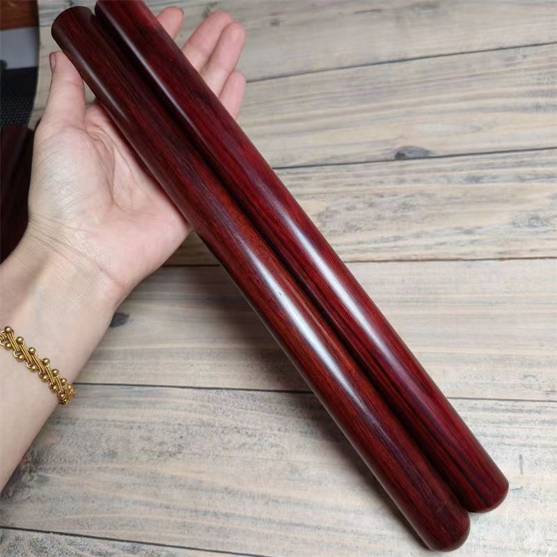 小葉紫檀の丸い棒の武術の棒のヨガのフィットネスの棒のめん棒の文は紫檀の原木の古い材料の太極の棒を遊んで眉をそろえます。|undefined