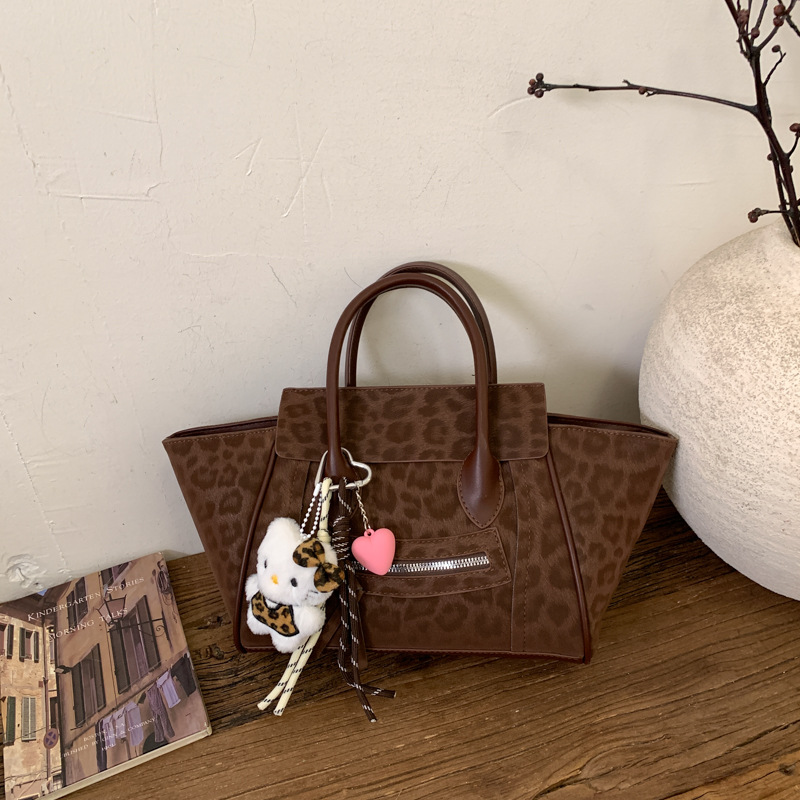 洋气豹纹小众托特水桶包包女2025冬季新款高级质感轻奢单肩斜挎包