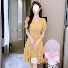 韩版黄色碎花法式V领连衣裙夏季气质2024收腰新款裙子小个子修身