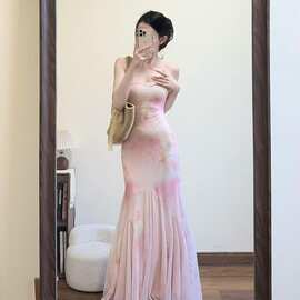 法式纯欲粉色网纱修身吊带连衣裙女夏季度假风气质显瘦包臀鱼尾裙