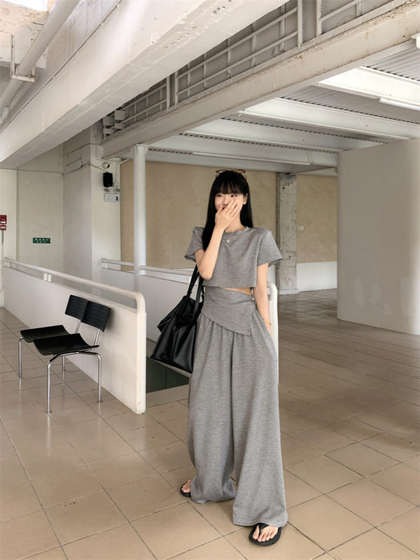 2025 夏の新スタイルシンプルな無地半袖 Tシャツニッチデザインルーズワイドレッグパンツレディースファッションスーツ|undefined