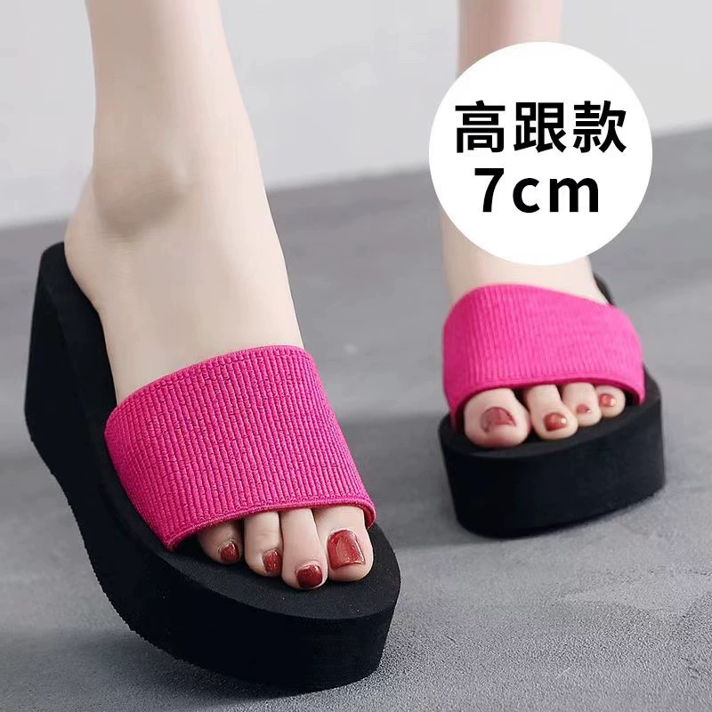 Новые летние Нескользящие тапочки с одним словом, модная уличная пляжная обувь, женские сандалии на высоком каблуке, тапочки оптом