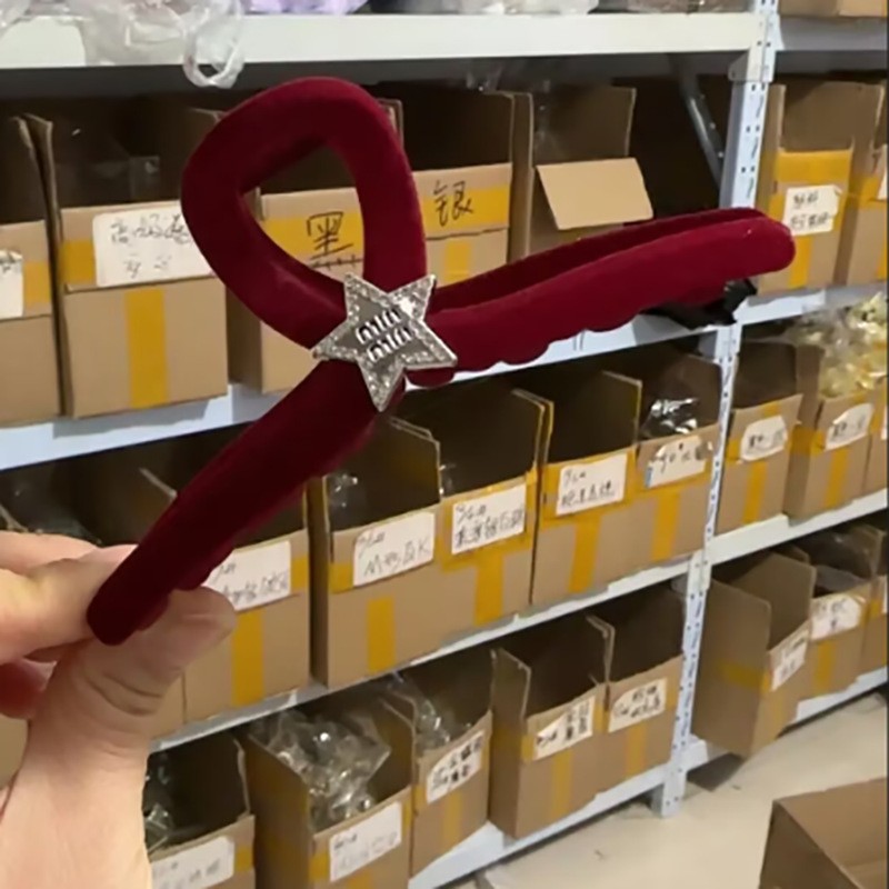 Red velvet five-pointed star