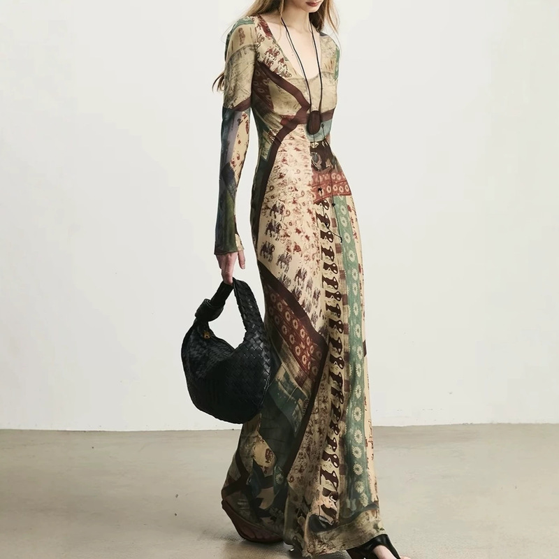 Different from the market version, 100% silk vintage mid-century style slim-fit long-sleeve mulberry silk printed dress Different from the market version, 100% silk vintage mid-century style slim-fit long-sleeve mulberry silk printed dress