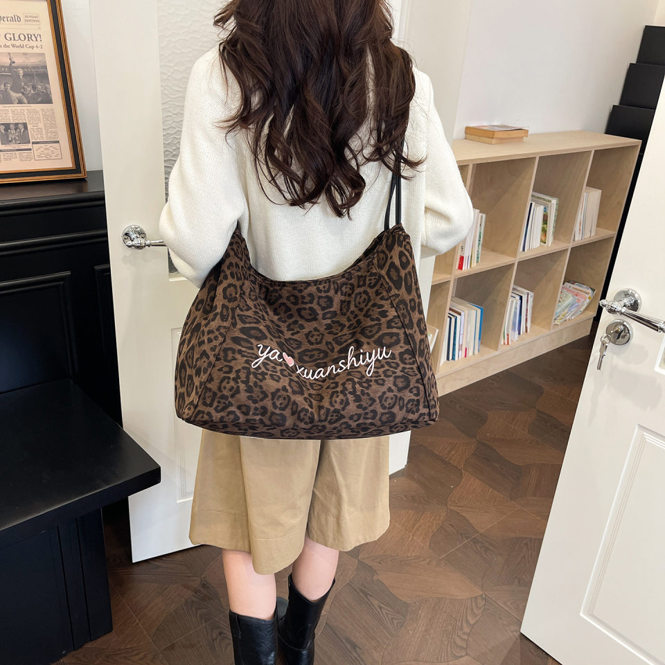 Túi tote nữ họa tiết vằn báo cỡ lớn, túi xách tay đi làm đi học chất liệu da lộn mềm — vằn báo chi tiết 15