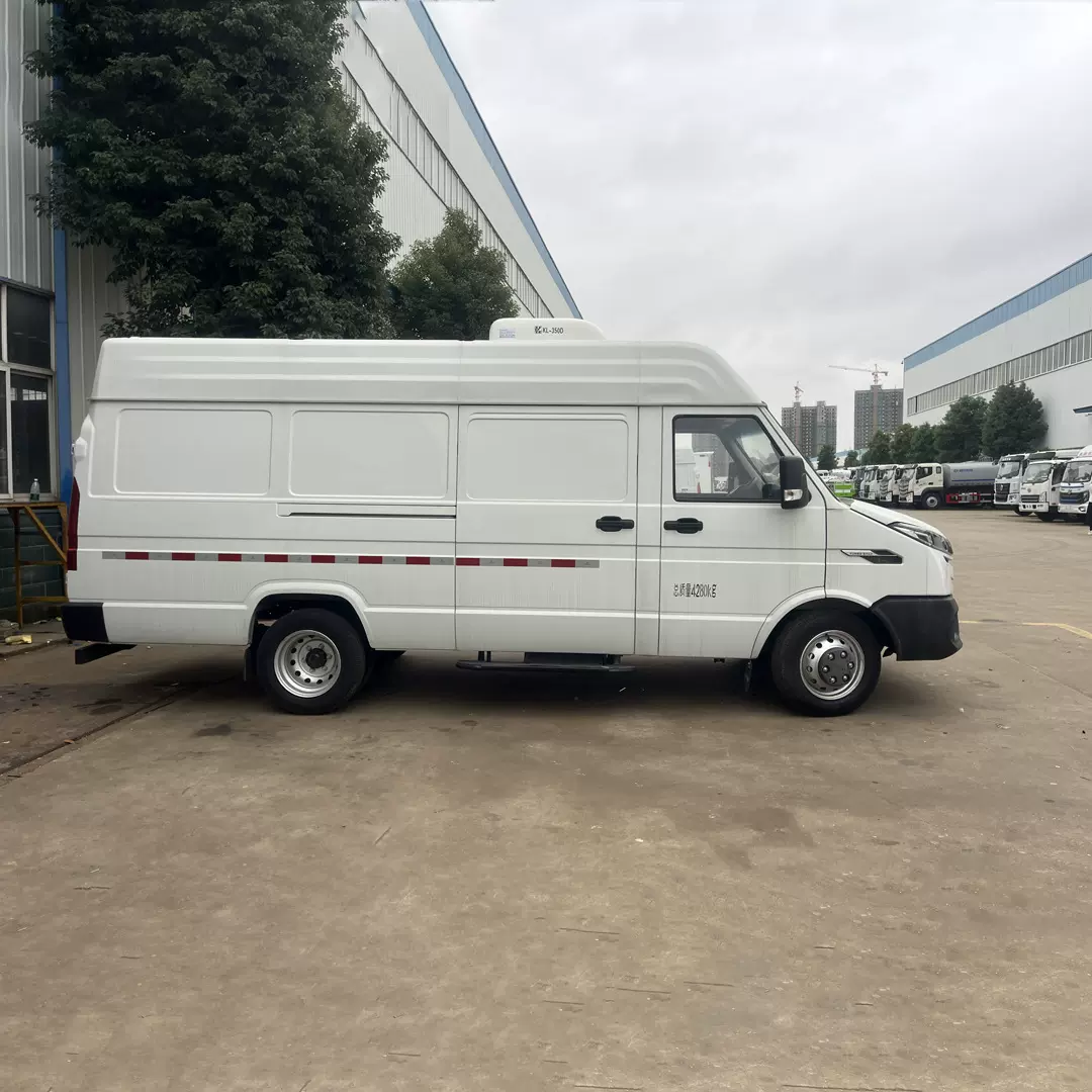 依维柯柴油版面包冷藏车 两个厚板水柜 韩国进口增氧机 四分散器