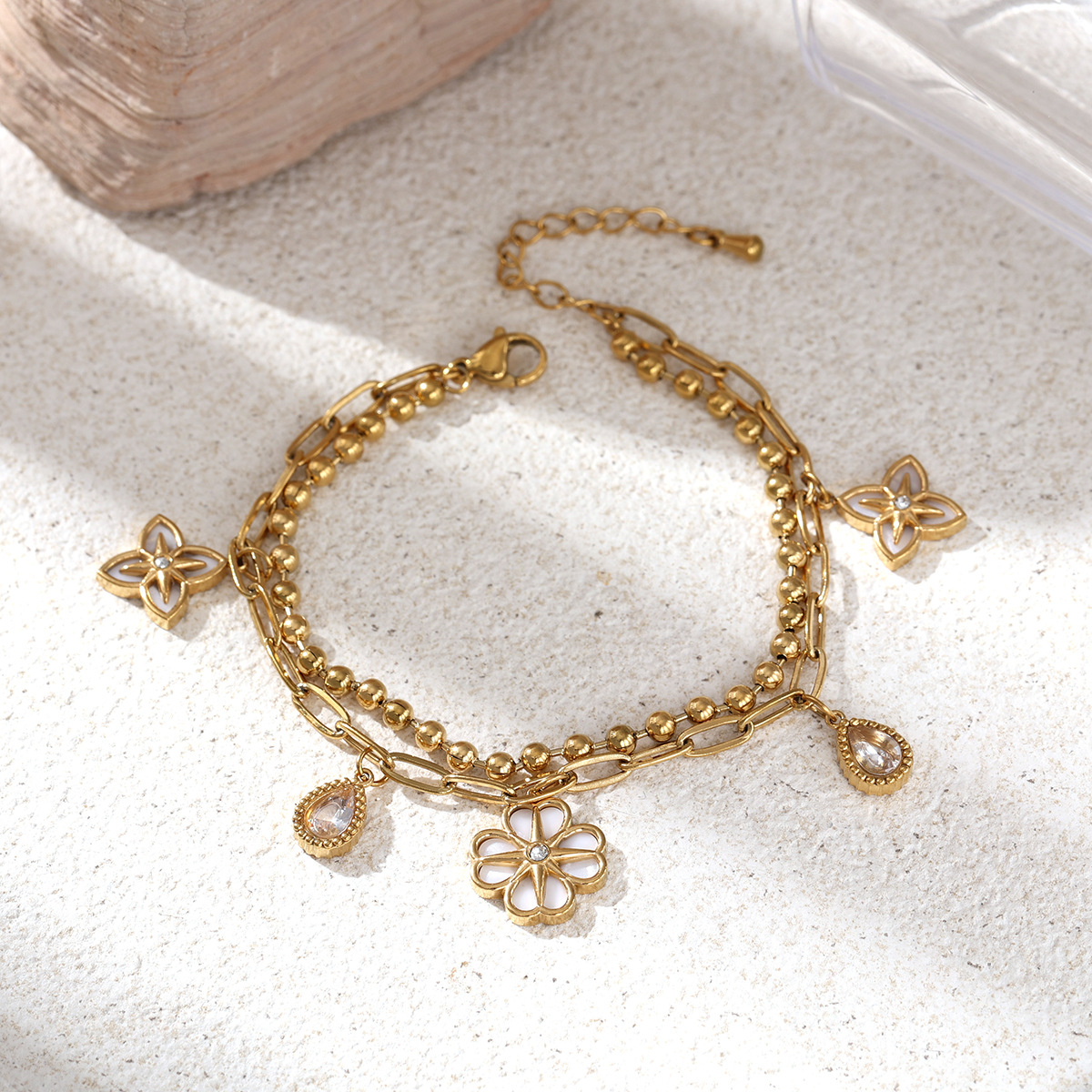 Tina Europa y América pulsera de acero inoxidable lujo ligero nicho universal personalidad tendencia flores más colgantes pulsera de piedra caliente