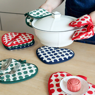 Heart-Shaped Insulation Pad, Double-Layered Cotton and Thickeneded Oven Mitts