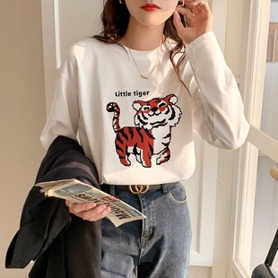 �ذ�����С�ϻ��L��T��Ů�＾�¿�ȴ������B����ɫ�w������