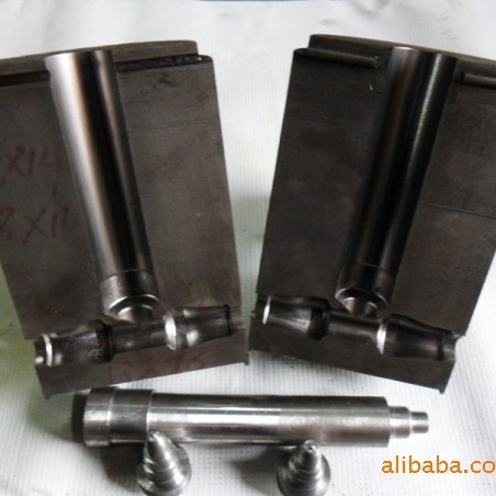 红冲模具《三通》毛坯大量现货量大价格优惠