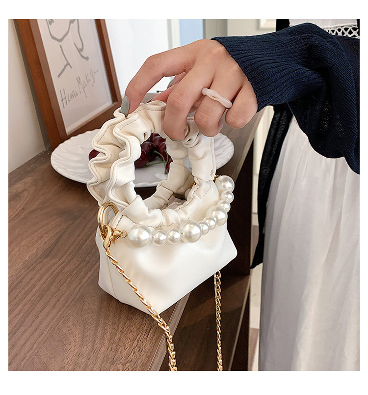 Wholesale Pleated Pearl Chain Solid Color Handbag Nihaojewelry display picture 224