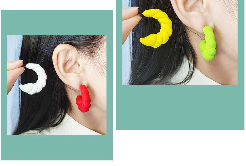 1 Pair Simple Style C Shape Spray Paint Arylic Ear Studs display picture 2