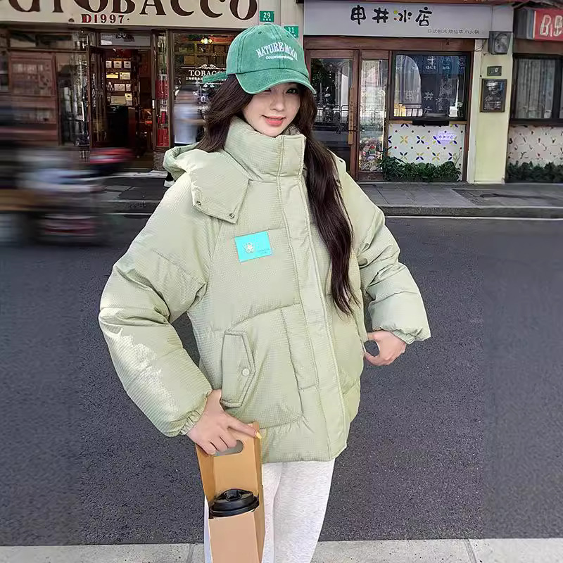 Ropa de algodón corta para mujeres 2024 invierno nuevo estilo de moda de grano de arroz grueso plumón ropa de algodón suelta con capuchón ropa de pan para estudiantes image 1