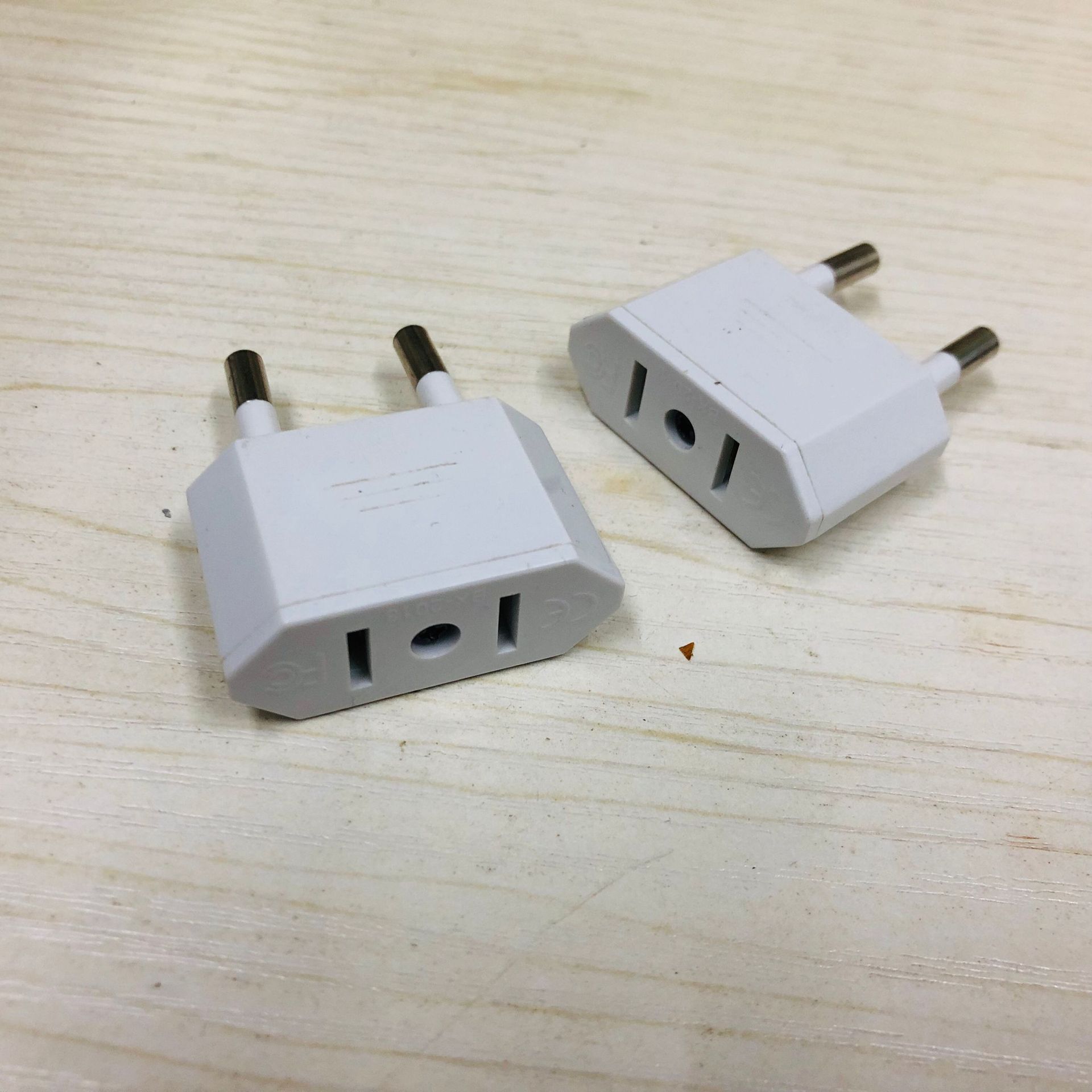 Pequeño estándar europeo transfronterizo, estándar de EE. UU., Conector de conversión estándar de Australia, adaptador de viaje redondo a plano, convertidor de toma de corriente de dos orificios image 16