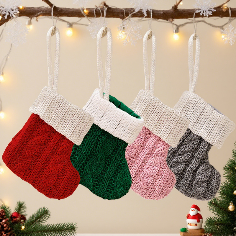 Mingguan cross-border new cartoon striped knitted fabric Christmas socks knife and fork set classic pendant gift bag wholesale spot