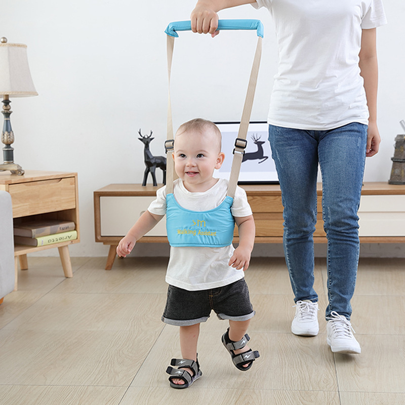 Baby walking harness, multifunctional breathable walking aid, a magical tool for babies learning to walk, prevents loss, falls, and strangulation, with a traction rope