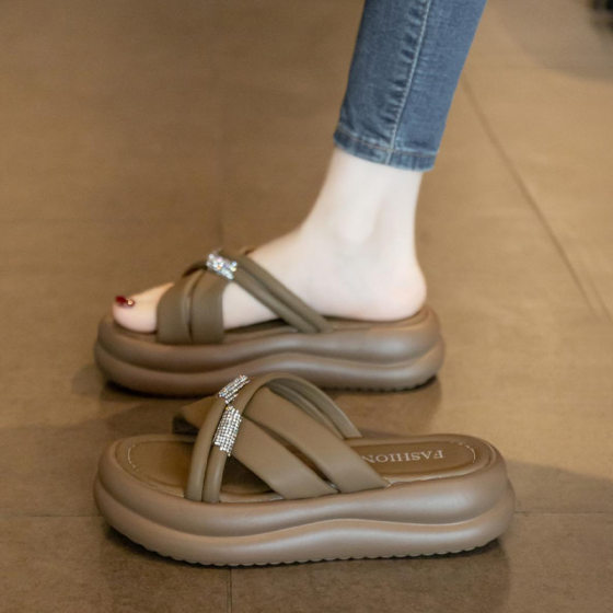 Slippers for Women Summer Outer Wear 2024 New Soft-soled Non-slip One-word Classy Rhinestone Thick-soled Beach Platform Sandals