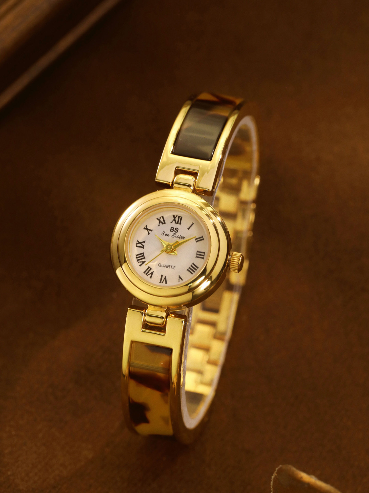 Simple Style Classic Style Solid Color Jewelry Buckle Quartz Watch Women's Watches display picture 17