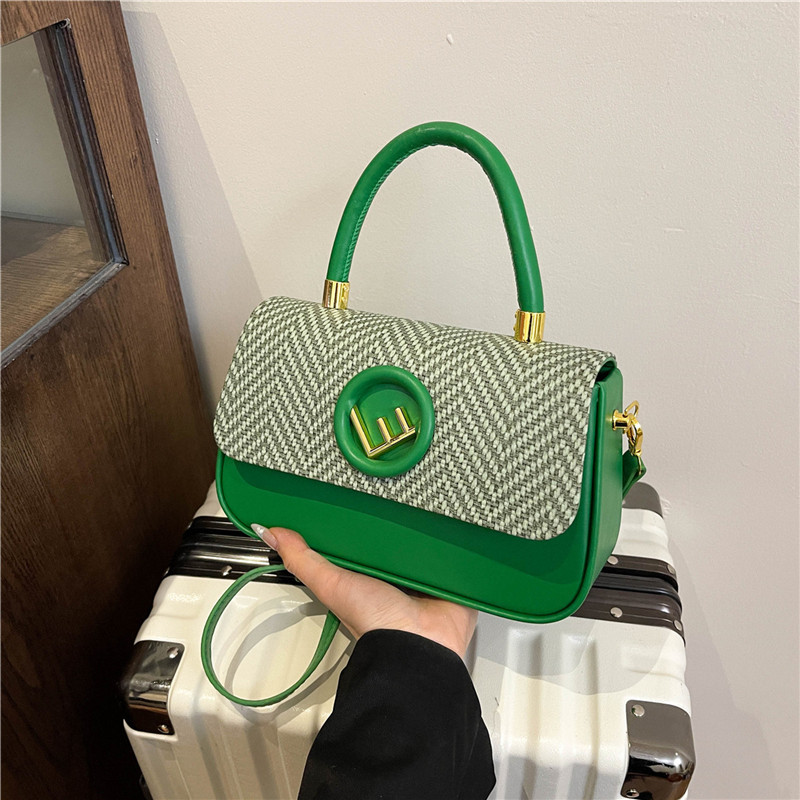 Bolso de caja de temperamento transfronterizo para mujer 2025 nuevo bolso cuadrado pequeño de sentido de alta gama de moda salvaje bolso de mensajero de un solo hombro