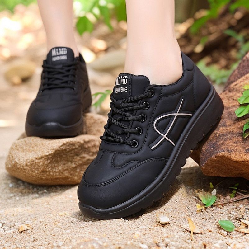 2025 New Casual Sports Shoes Soft Sole Lightweight Non-Slip Fashion Versatile Women's Shoes Spring and Autumn Mom Travel Shoes Embroidered