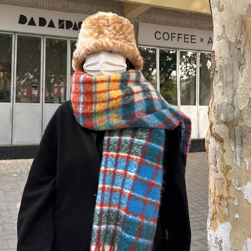 冬のカラーの格子のマフラーの男女のタイプのフリンジカップルの雰囲気感のマフラーは厚くて広くて暖かいです。|undefined