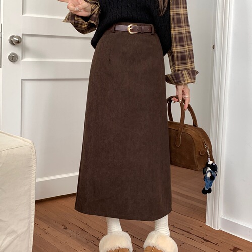 New Retro Corduroy A-Line Midi Skirt with Hip-Hugging Straight Cut, Side Slit, and Back Split Design - Versatile and Stylish Winter Dress