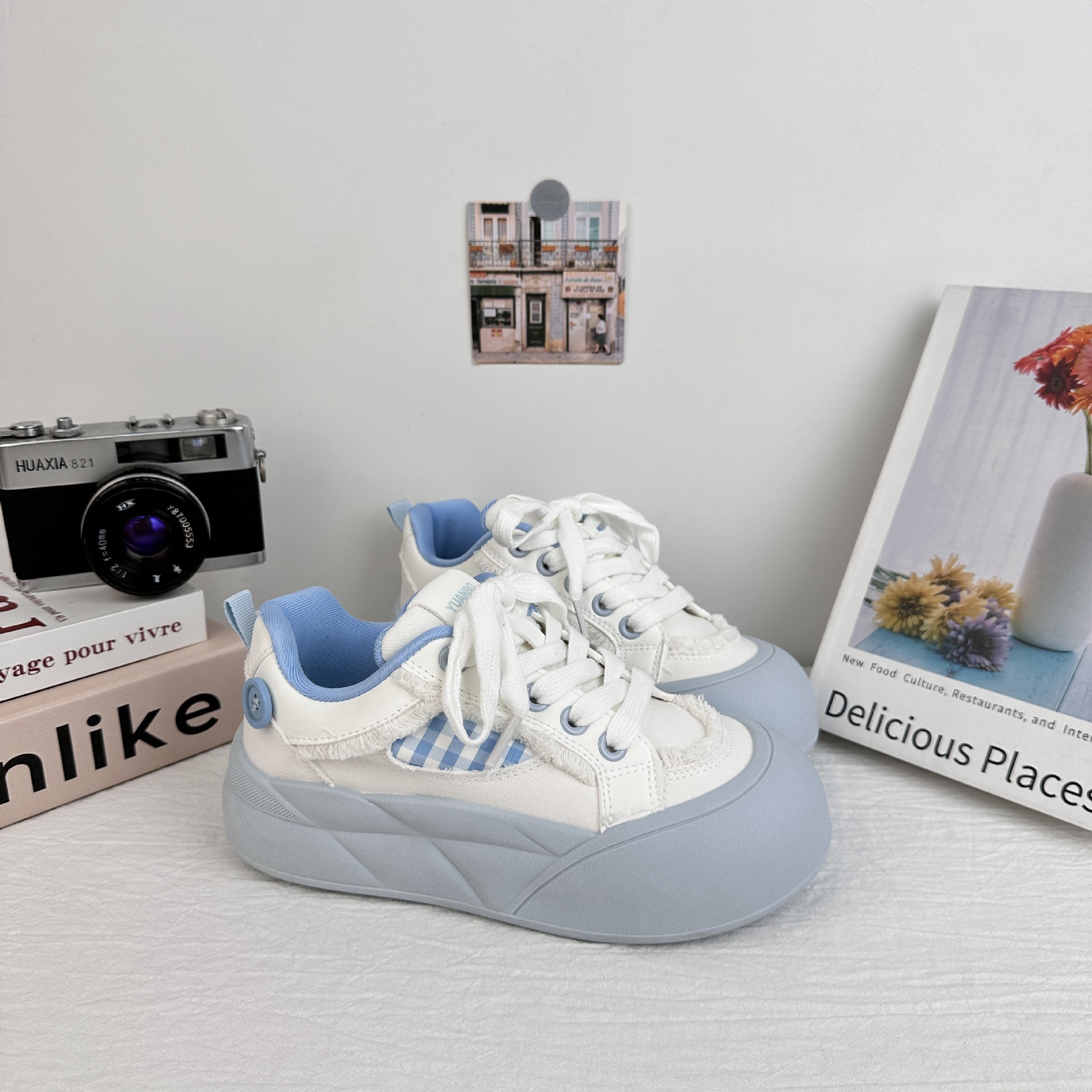 Zapatos de puff con patrón ondulado distante para mujeres 2025 nicho de verano, zapatos blancos pequeños, zapatos de suela gruesa, zapatos de pan lindos