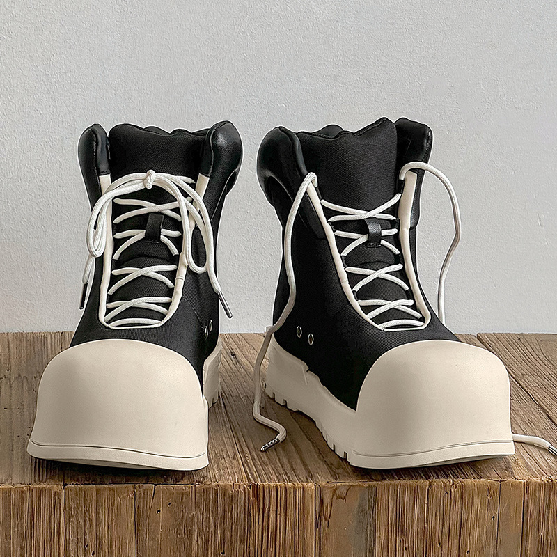 2024新型ミッキーの大きい靴のキャンバスの厚い底が高くなります。