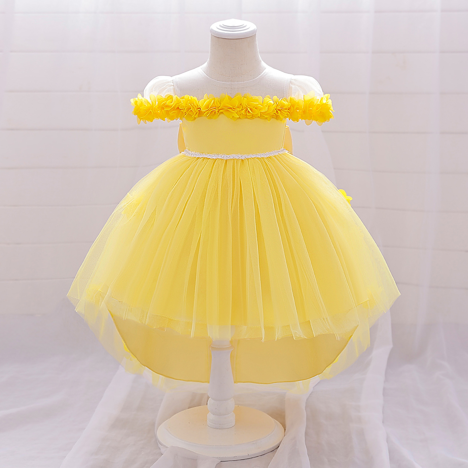 Nueva falda de vestido de un año de manga corta plisada malla encaje cola falda de princesa hilo mullido vestido de novia de niña de flores