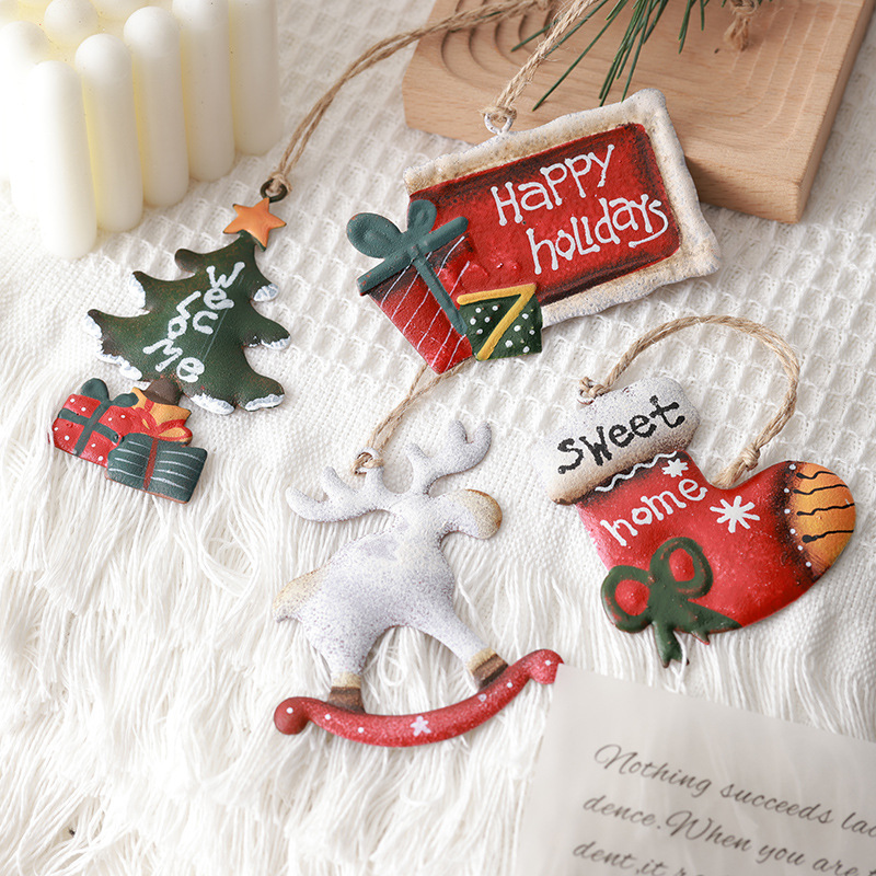 Navidad nórdica calcetines colgantes de hierro forjado hombre de nieve viejo colgantes de hierro forjado casa bolsa de regalo decoración del árbol de Navidad colgantes