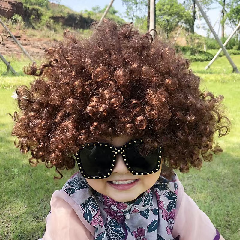 Día de los niños del 1 de junio payaso adulto divertido espectáculo peluca accesorios porristas gorras de color