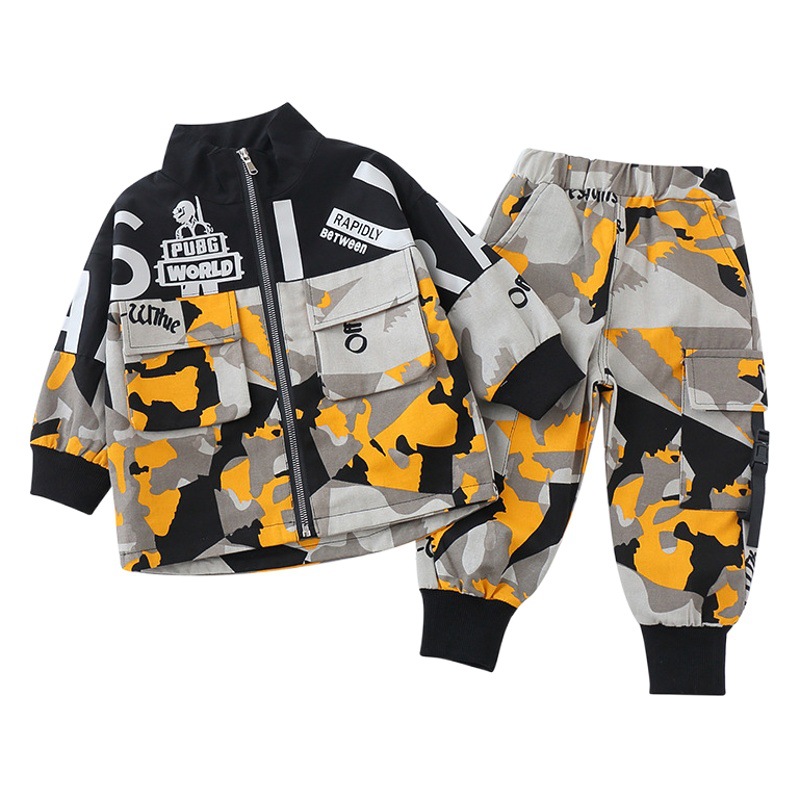 Traje de camuflaje nuevo 2026 para niños, conjunto de moda para primavera y otoño para niños de 2 años, ropa infantil elegante.