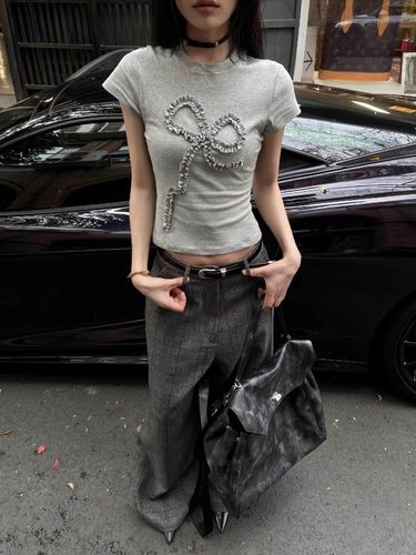 A women's short-sleeve round-neck T-shirt with a pure cotton bow tie element, 210g, 40 pieces, suitable for daily wear.
