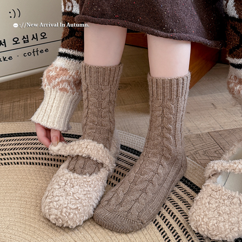 Botas de algodón de invierno y invierno calcetines de torcido de lana gruesa calentamiento sólido simple retro calcetines caseros