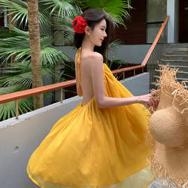 云南大理旅游海边度假沙滩裙女小个子超仙黄色挂脖吊带露背连衣裙