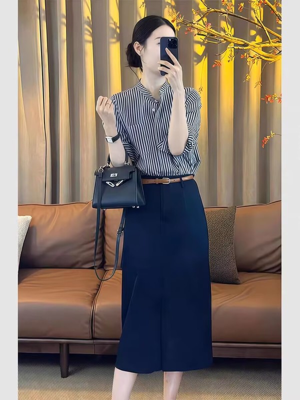 超火早秋一整套轻奢高级感大方得体贵气御姐风蓝色条纹衬衫套装裙|undefined