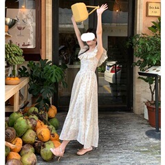フレンチ刺繍花柄スクエアカラーフリルウエスト痩身ドレス女性のための 2025 夏インターネット有名人年齢軽減ロングスカート