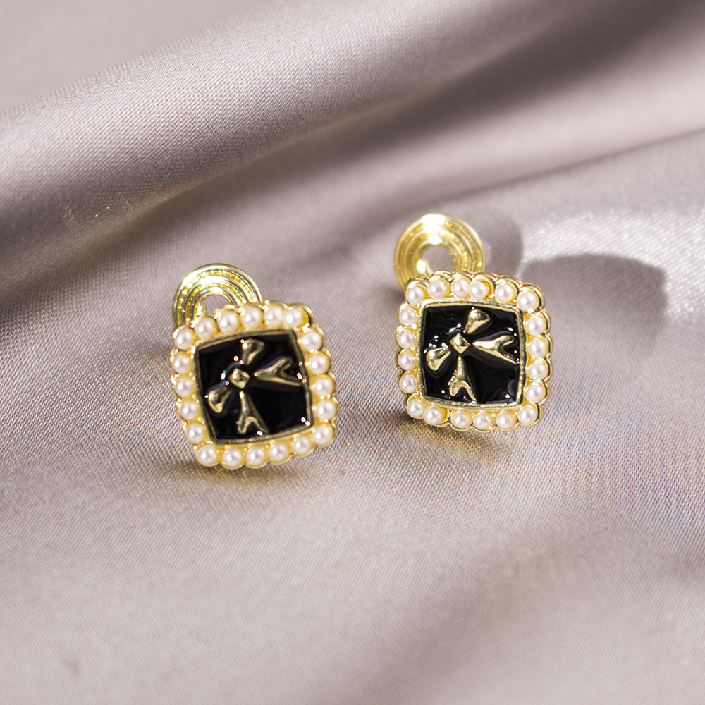 Lujo ligero, incienso pequeño, placa de incienso para mosquitos, pinzas para las orejas, pendientes de nicho para mujeres sin orejas perforadas, pendientes simples, compactas y versátiles de Yiwu al por mayor