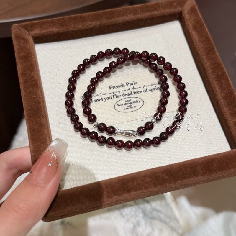 8A Grade Natural Garnet Bracelet for Women, Single Circle, Fashionable and Versatile Jewelry, Gift for Girlfriend or Couple's Birthday 8A Grade Natural Garnet Bracelet for Women, Single Circle, Fashionable and Versatile Jewelry, Gift for Girlfriend or Couple's Birthday