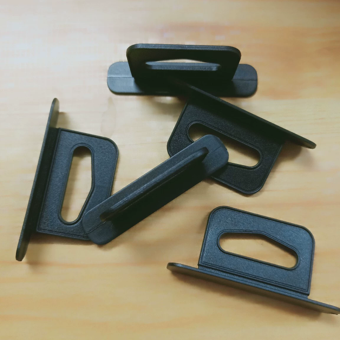 Универсальный пластиковый крючок, крепление для коробок, отверстие для крепления, черный, прямые продажи, фиксатор для проводов, крючок для наушников.